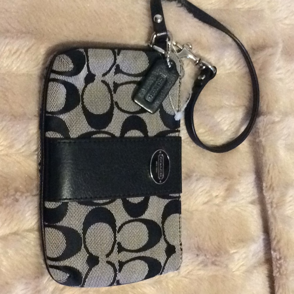 Coach Wristlet New 100% Authentic